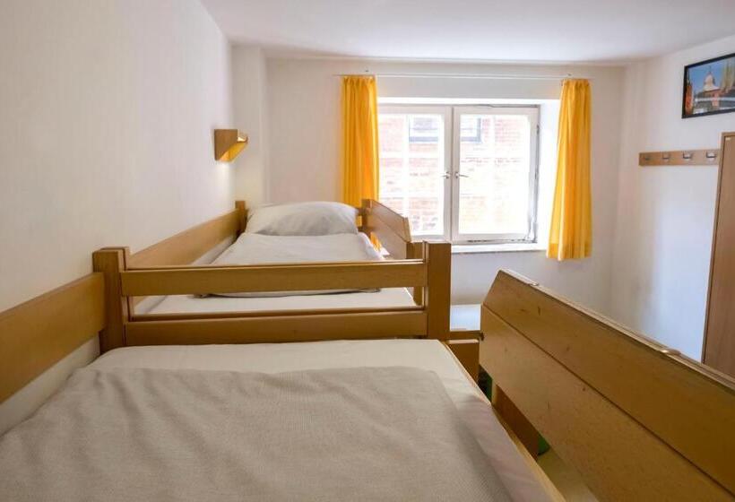 اتاق استاندارد چهارنفره با سرویس بهداشتی مشترک, Jugendherberge Lübeck Altstadt