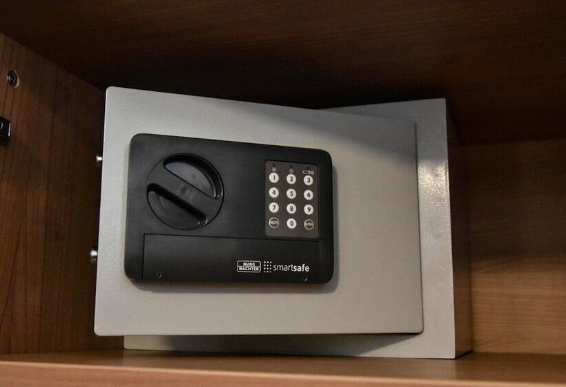 اتاق استاندارد یک نفره, Martins Klause Airport Messe Hotel   Self Check In