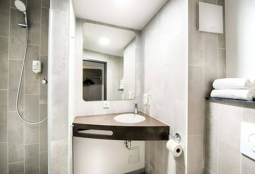 اتاق استاندارد سه نفره, B&b Hotel Baden Airpark