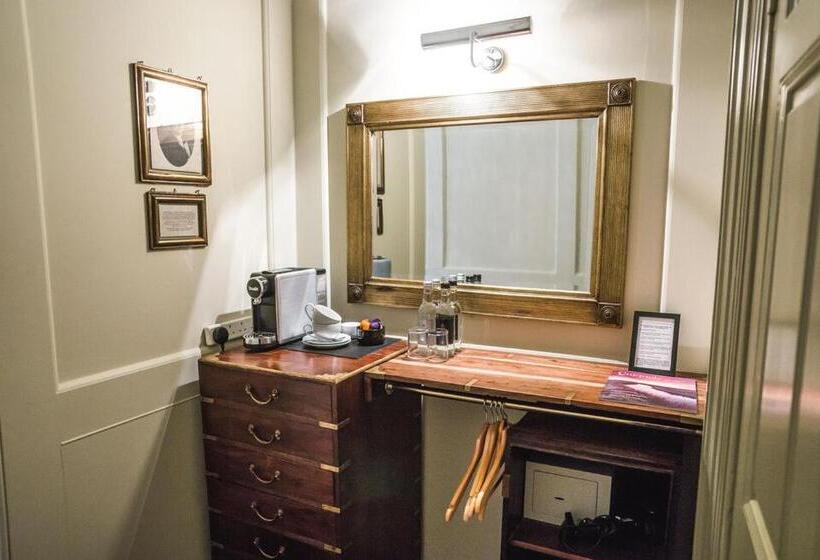 اتاق لوکس, 38 St Giles