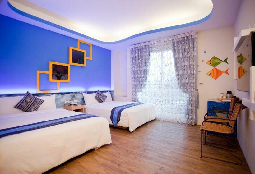 اتاق استاندارد چهارنفره با بالکن, Millennium Inn
