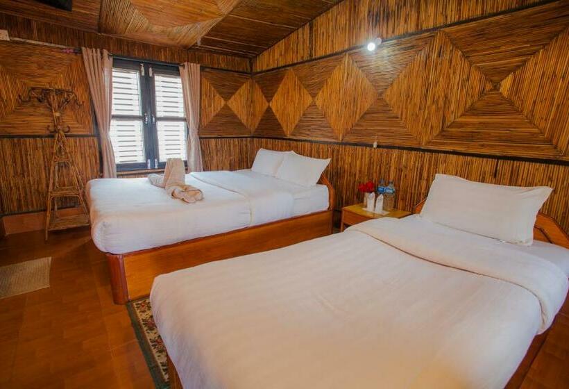 اتاق لوکس, Chitwan Tiger Camp