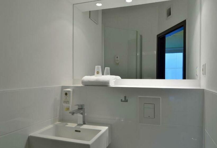 اتاق استاندارد, B&b Hotel Köln Airport