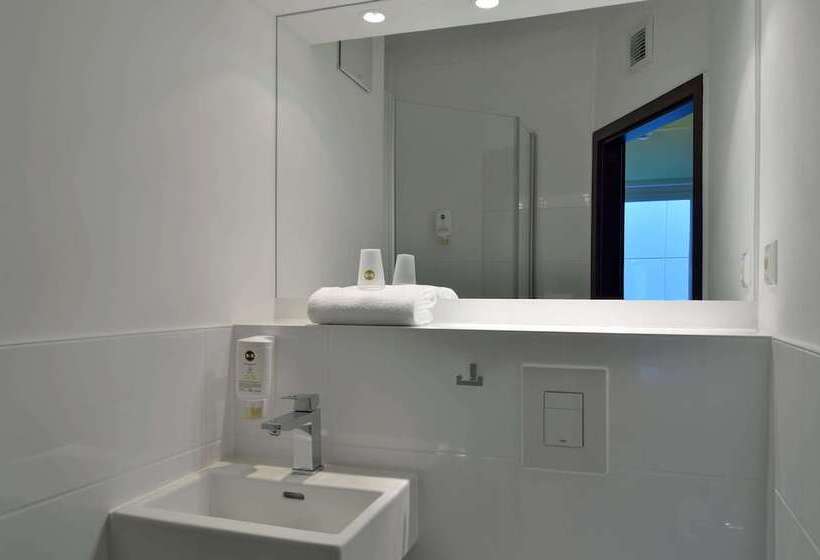 اتاق استاندارد, B&b Hotel Köln Airport