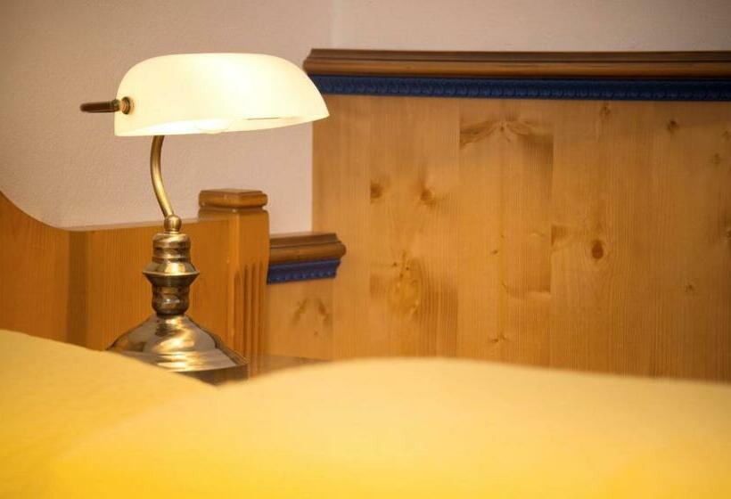 اتاق استاندارد سه نفره, Hottentotten