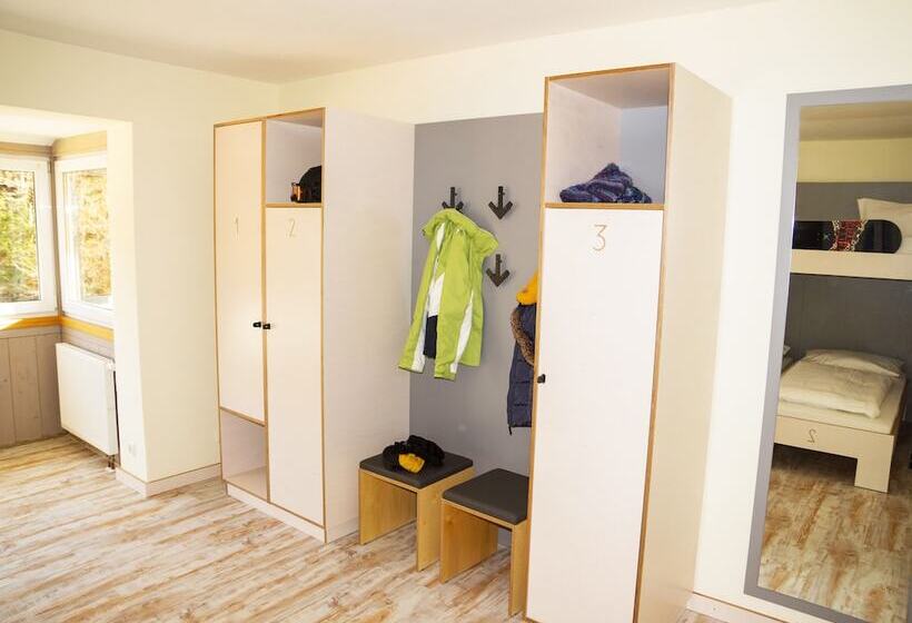 تختخواب در اتاق مشترک, Oberstdorf Hostel