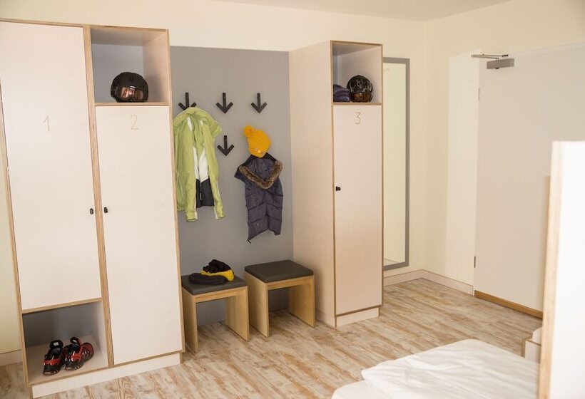 اتاق استاندارد با بالکن, Oberstdorf Hostel
