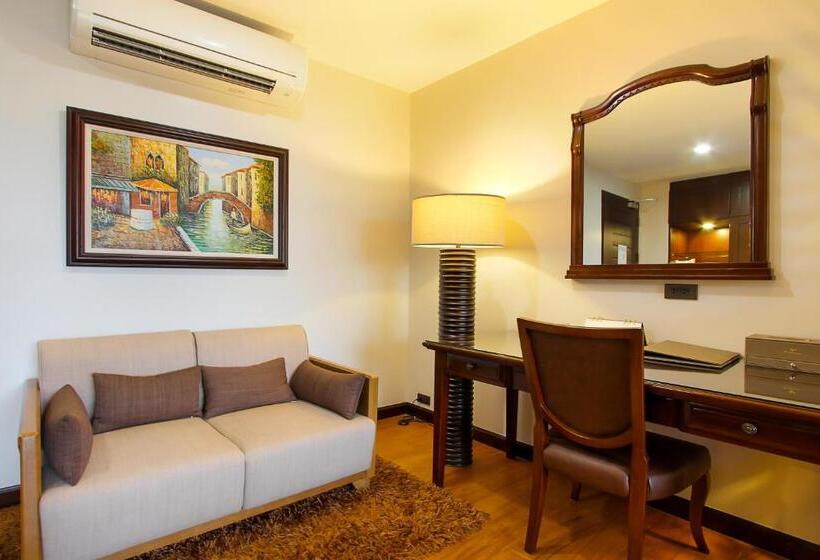 سوییت, Rimnaam Klangchan Hotel   Sha Plus