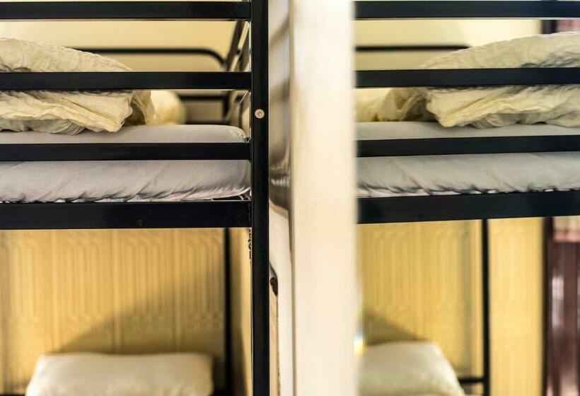 اتاق استاندارد چهار تخته, Murray Library Hostel