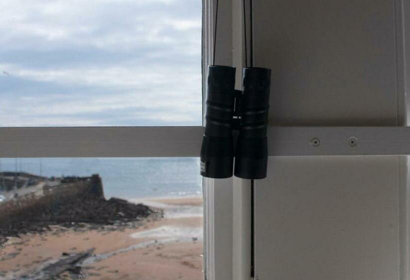 اتاق استاندارد چهار تخته, Murray Library Hostel
