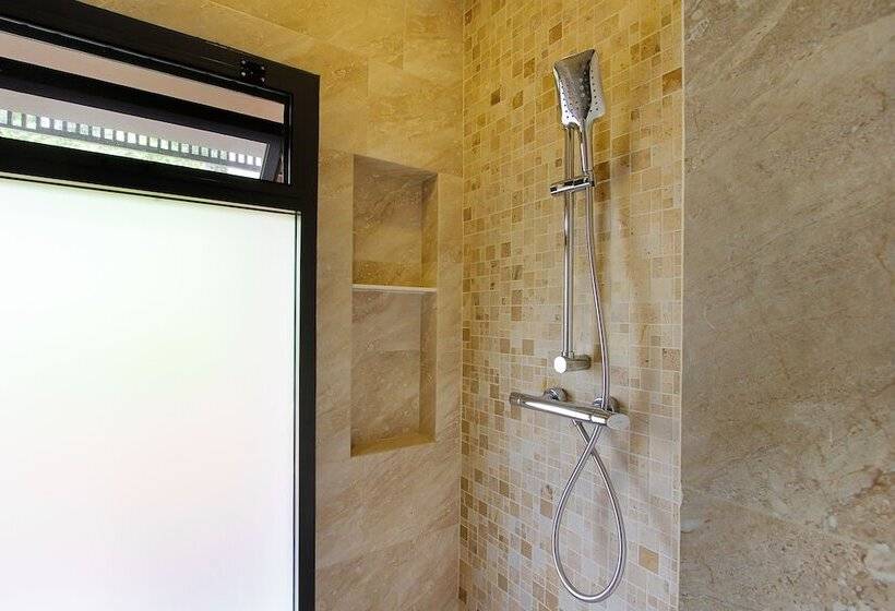 اتاق پرمیوم, Rimnaam Klangchan Hotel   Sha Plus