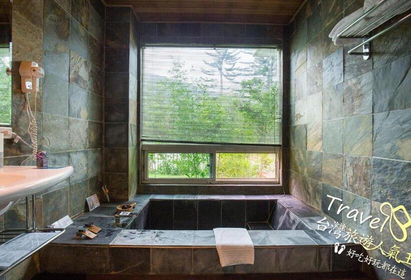 اتاق لوکس چهار تخته, Tree Lake B&b Hualien