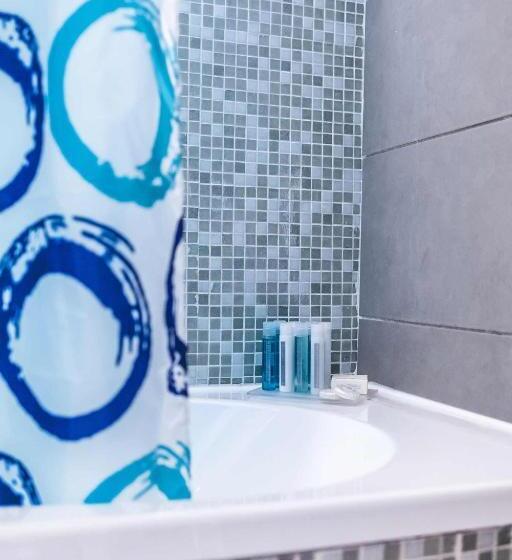 سوئیت با بالکن, Tsanotel