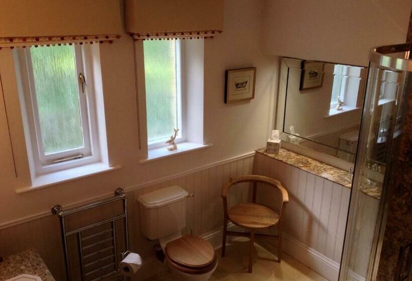 اتاق لوکس, Gardeners Cottage B And B