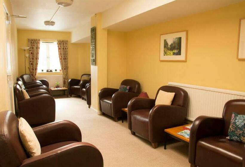 标准间, Ludlow Mascall Centre