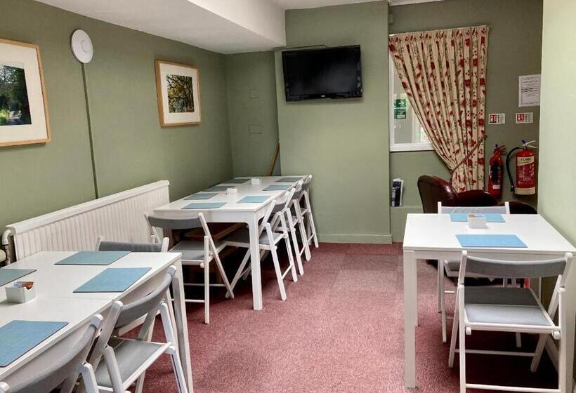 标准间, Ludlow Mascall Centre
