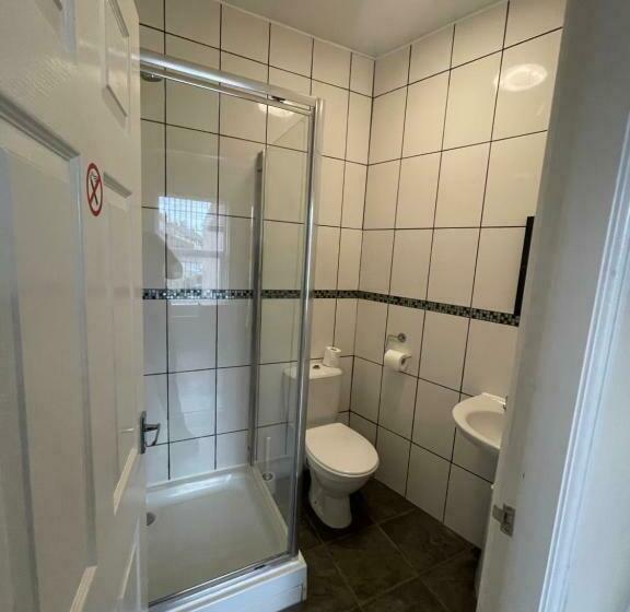 Economy Triple Room, Mersey View Hotel & Pub