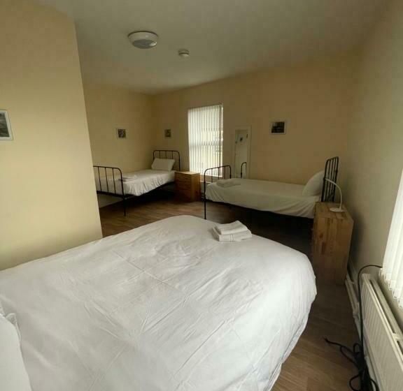 Economy Triple Room, Mersey View Hotel & Pub