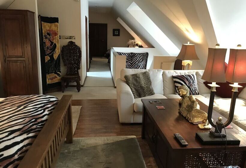 سوییت, The Lodge At Ruddington
