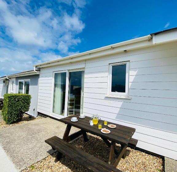 کابین, Croyde Bay Hotel Or Self Catering