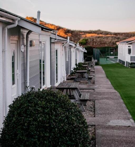 کابین, Croyde Bay Hotel Or Self Catering