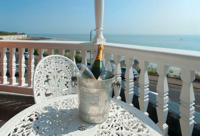 اتاق لوکس با بالکن و چشم‌انداز دریا, Bay Tree Broadstairs
