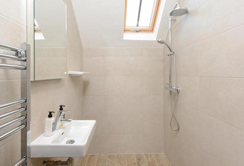 اتاق لوکس با چشم‌انداز دریا, Bay Tree Broadstairs