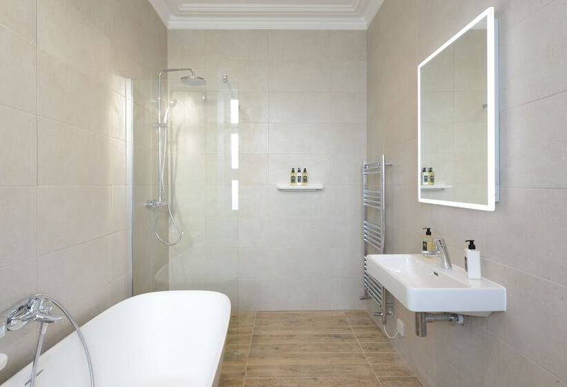 اتاق لوکس با بالکن و چشم‌انداز دریا, Bay Tree Broadstairs