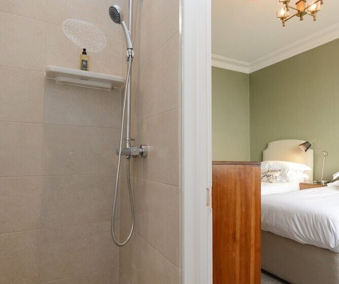 اتاق لوکس با چشم‌انداز دریا, Bay Tree Broadstairs