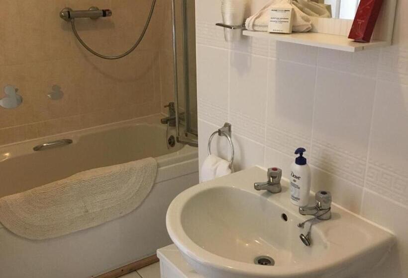 اتاق راحتی سه تخته, Sportsmans Lodge Bed And Breakfast