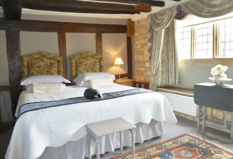 اتاق سوپریور با تخت بزرگ, Badgers Hall
