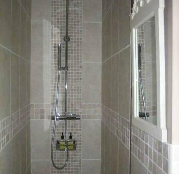 سوئیت با تخت بزرگ, Ladderstile Retreat