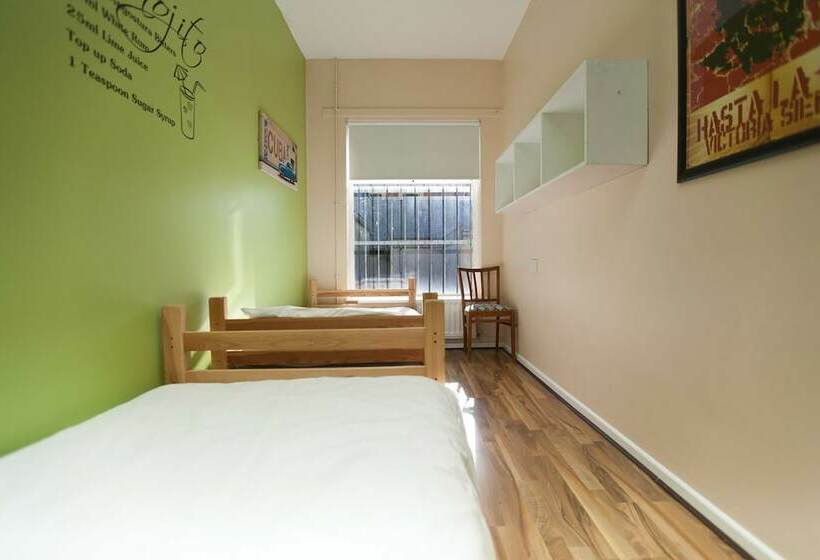 اتاق استاندارد با سرویس بهداشتی مشترک, Hostel Connect