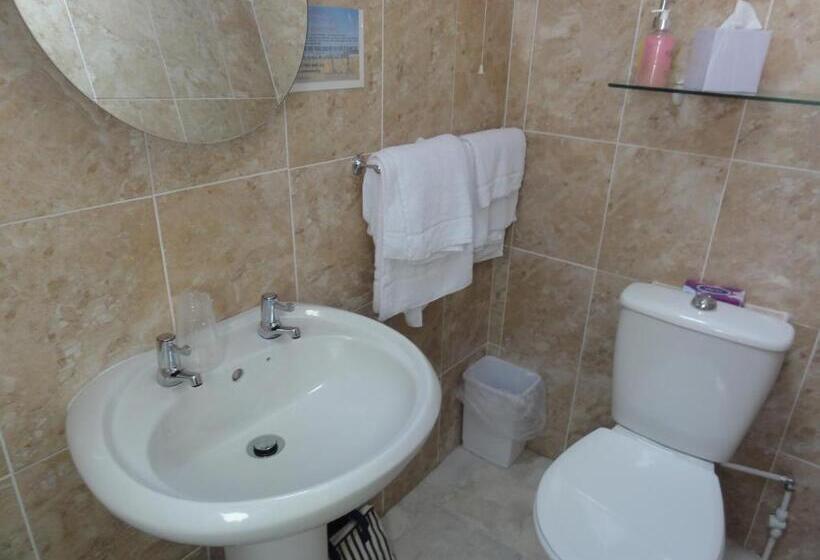 اتاق اساندارد با چشم‌انداز جانبی به دریا, Membly Hall