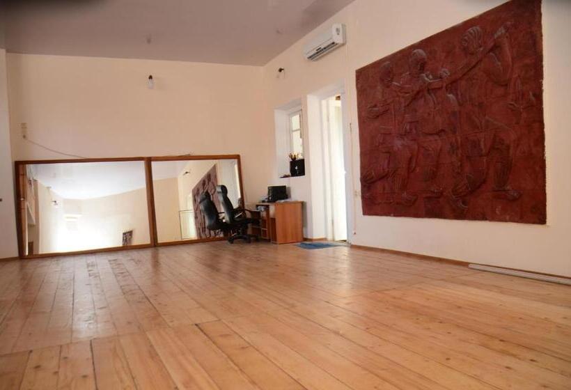 اتاق استاندارد با بالکن, Guest House Batumi Globus