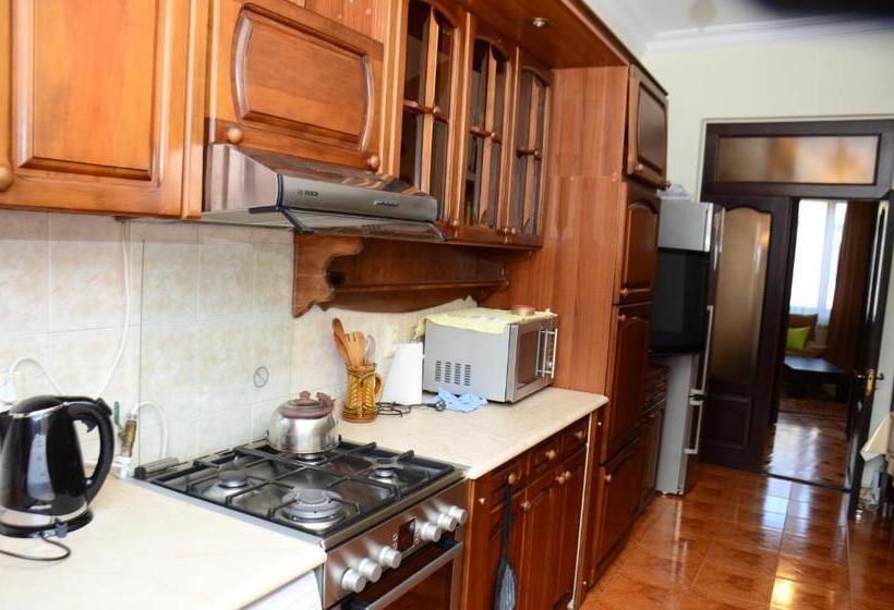 اتاق استاندارد با بالکن, Guest House Batumi Globus