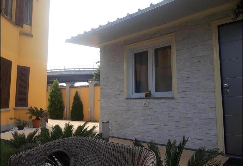 اتاق استاندارد چهار تخته, B&b Exclusive