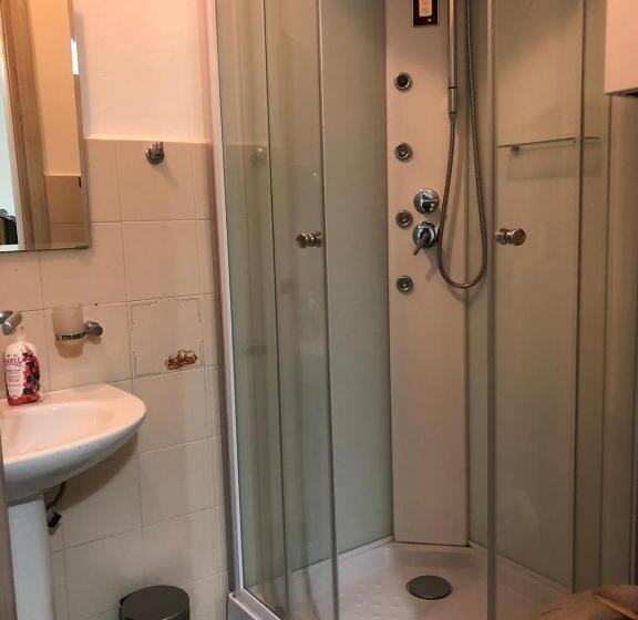 اتاق استاندارد چهار تخته, B&b Exclusive