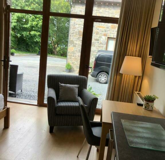 اتاق استاندارد یک نفره, Courtyard Mews Armagh City
