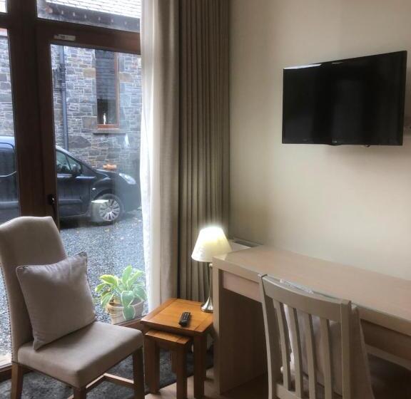 اتاق استاندارد یک نفره, Courtyard Mews Armagh City