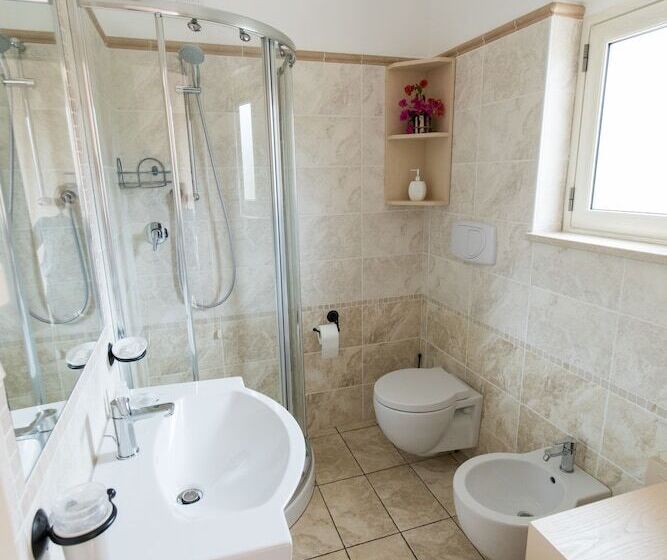 اتاق استاندارد سه نفره, Residenza Borgo Italico