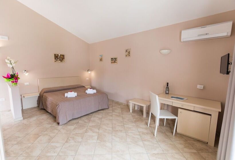 اتاق استاندارد چهار تخته, Residenza Borgo Italico