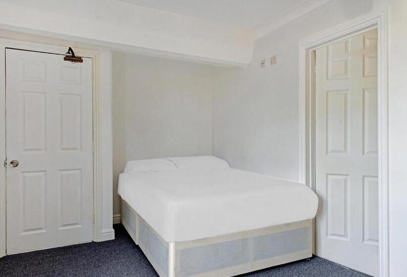 اتاق استاندارد سه نفره, The Gables Hotel, Birmingham Airport
