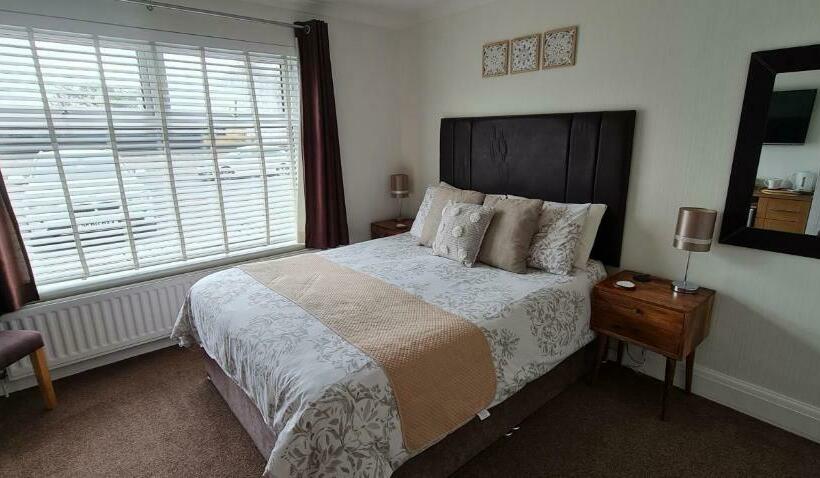اتاق استاندارد با تخت بزرگ, Tregarthen   Adult Only