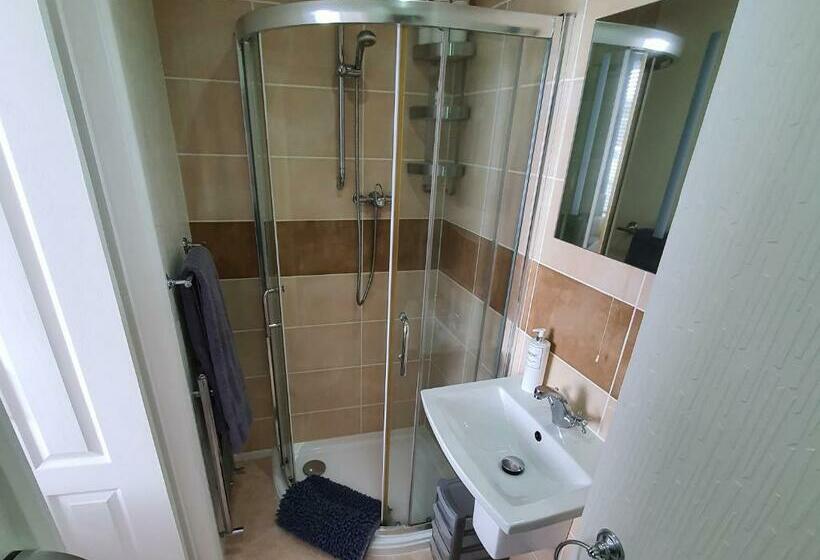 اتاق استاندارد با تخت بزرگ, Tregarthen   Adult Only