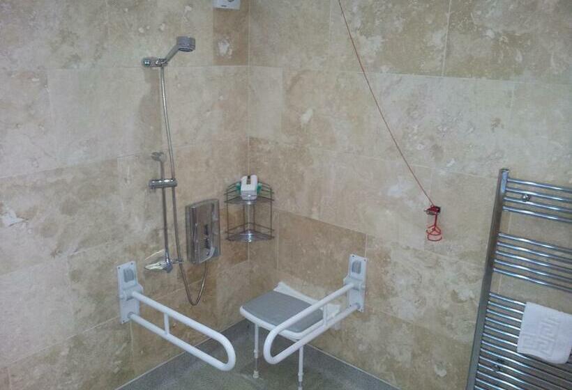 اتاق استاندارد برای معلولان, Deangate Motel