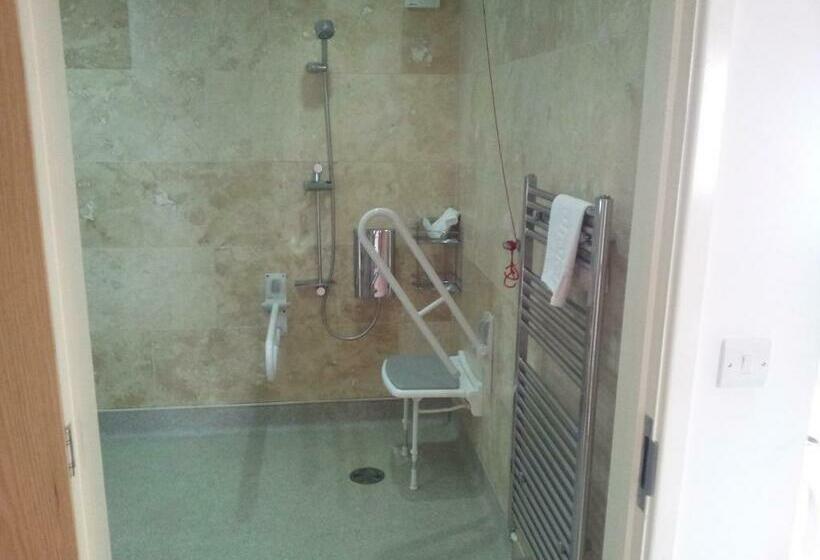 اتاق استاندارد برای معلولان, Deangate Motel