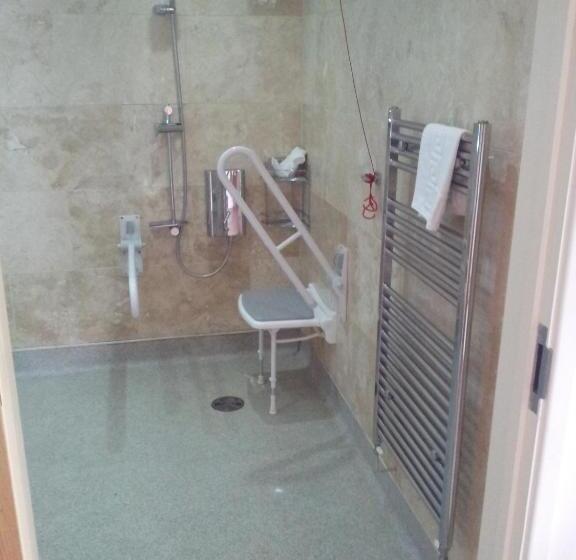 آپارتمان یک خوابه با دری مشترک که هال را جدا می کند., Deangate Motel