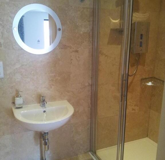 آپارتمان یک خوابه با دری مشترک که هال را جدا می کند., Deangate Motel