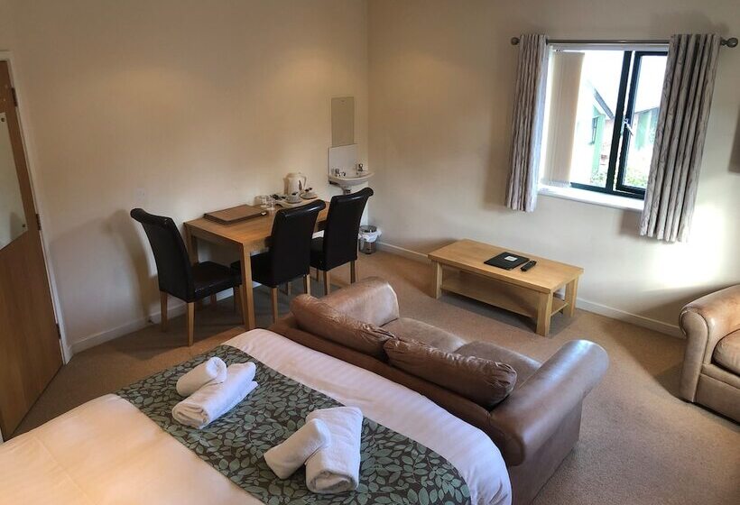 اتاق اکونومی با حمام مشترک, Deangate Motel